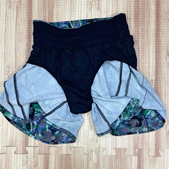 Lululemon Track That Mid-Rise Shorts in Rapid Flourish Multi [AA215] - Picture 6 of 8